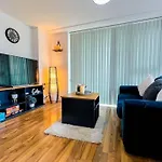 Birmingham City Centre Flat With Balcony