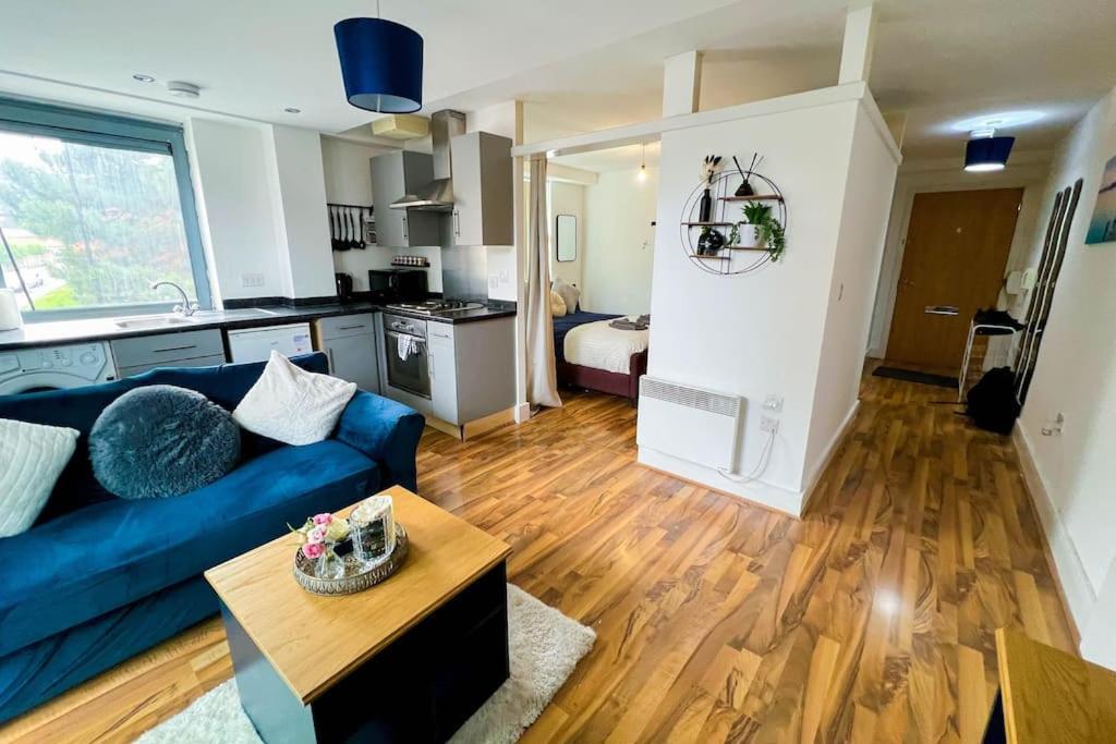 Centre Flat With Balcony Apartment Birmingham
