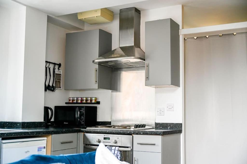 Apartment Centre Flat With Balcony