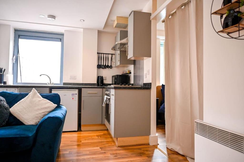 Apartment Centre Flat With Balcony Birmingham