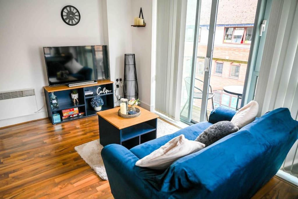 Centre Flat With Balcony Apartment *