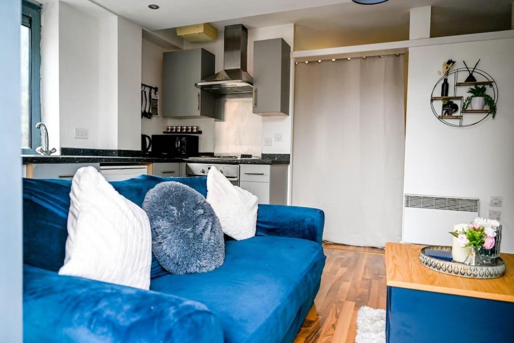 Centre Flat With Balcony *